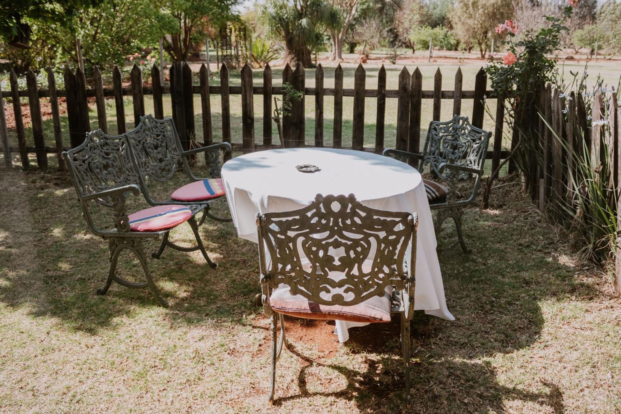White Linen Guesthouse Tierpoort Bagian luar foto