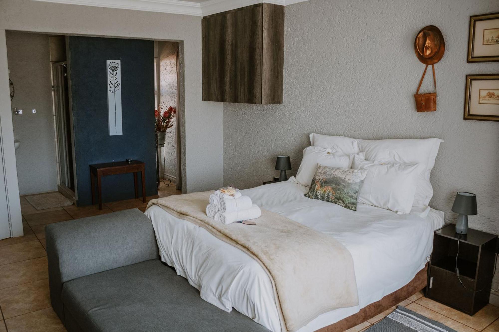 White Linen Guesthouse Tierpoort Bagian luar foto